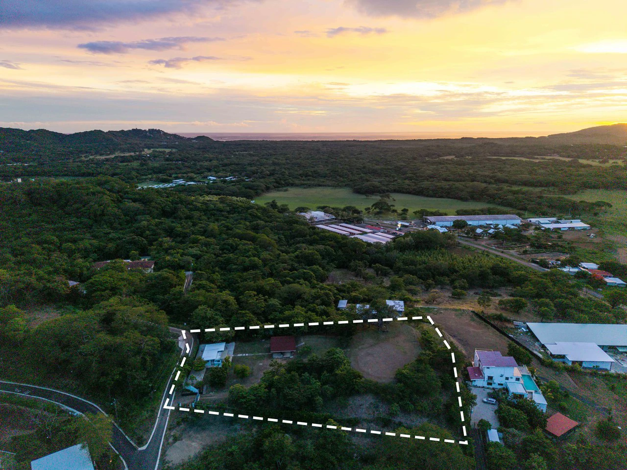 Surf Shack: Ocean-View Property with Home and Development Potential - Gallery image 5