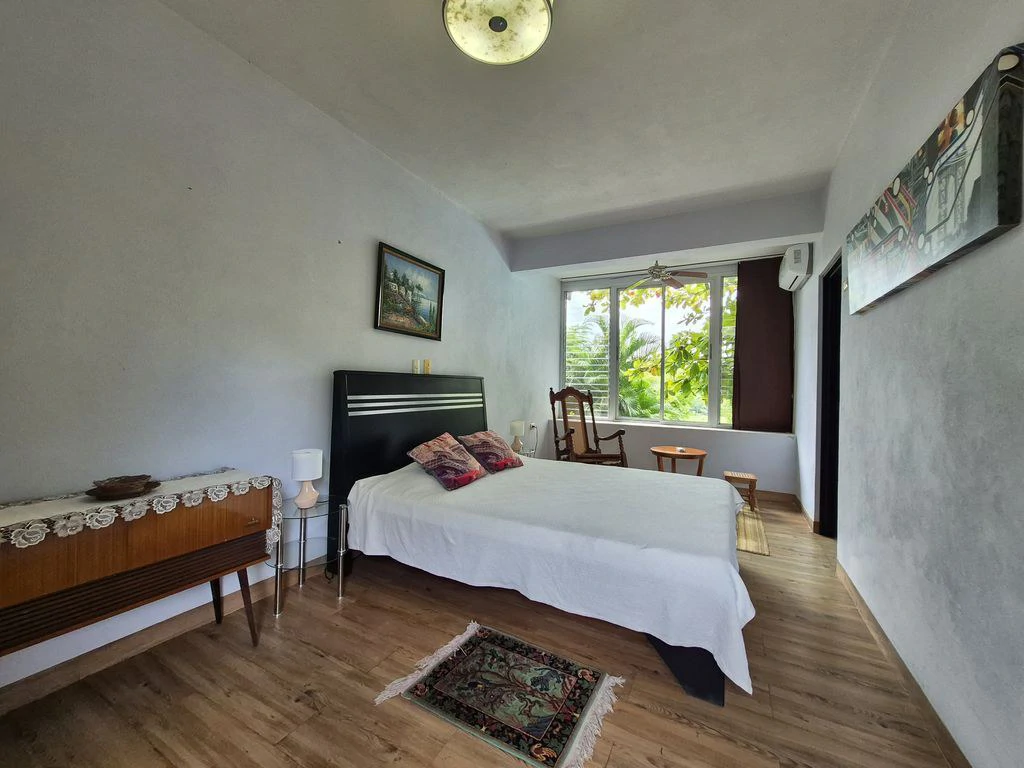 Casa Del Toro: Charm and Serenity in the Hills of Hojancha – 5-Bedroom House with Pool and Bungalow - Gallery image 21