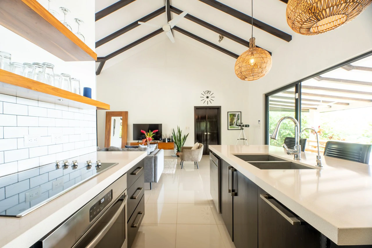 6.45 ACRES – 3 Bedroom Luxury Ocean View Home Surrounded By Vibrant Rainforest And Wildlife!!! - photo 37