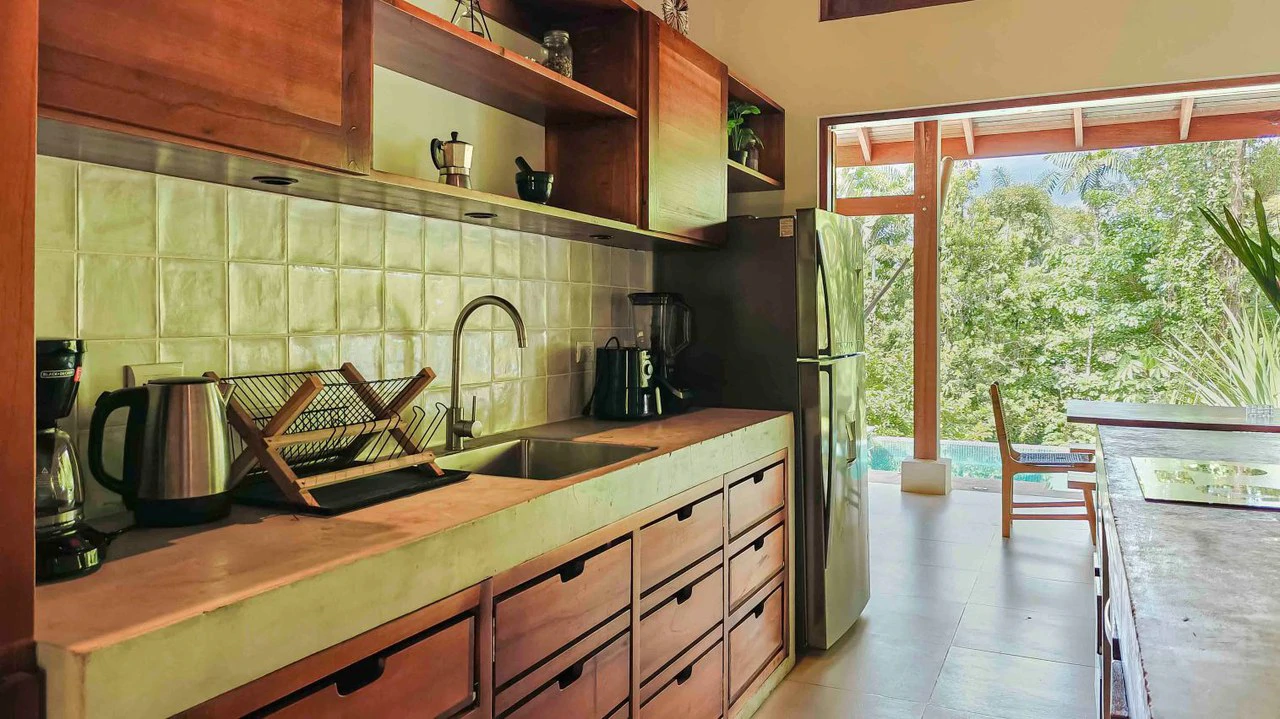 ID 498 - 3 Bd/3Ba w/Pool on 21,000m2 Lot, Punta Uva: Hilltop Estate with Expansive Outdoor Living, Infinity Pool, and Solar Power on 2.1 Hectares of Titled Land - Gallery image 16