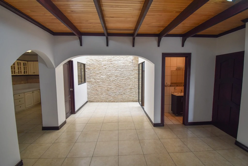 Excelente Oportunidad Propiedad con 2 casas en Trejos Montealegre: House For Sale in Trejos Montealegre - Gallery image 11