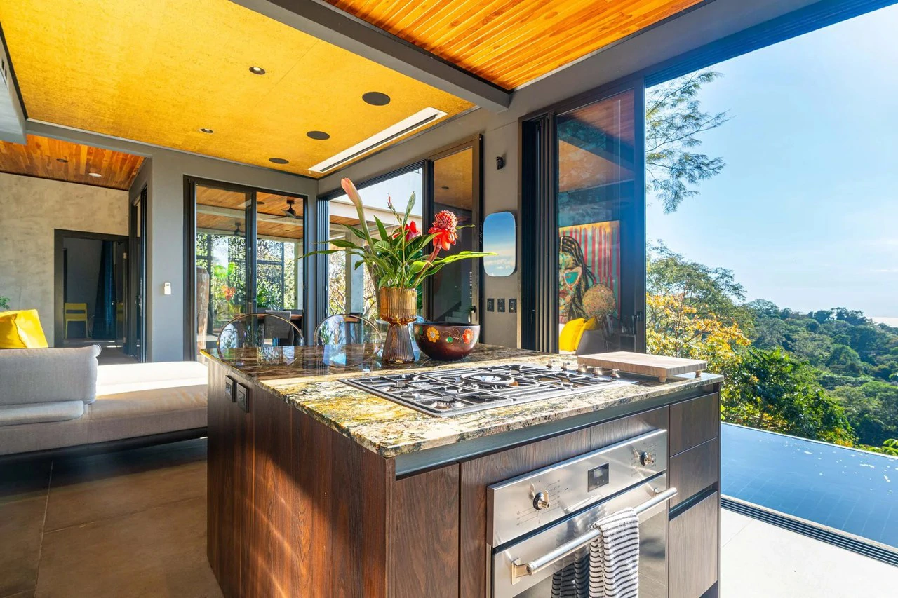 Casa Moon Diablo: Iconic Ocean View Luxury Estate with Infinity Pool, Rooftop Patio, Gym & Sauna in Manuel Antonio - Gallery image 51