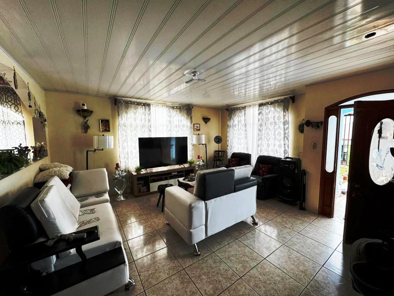 Comfort and Value...: Spacious Home in Charming town! - Gallery image 7