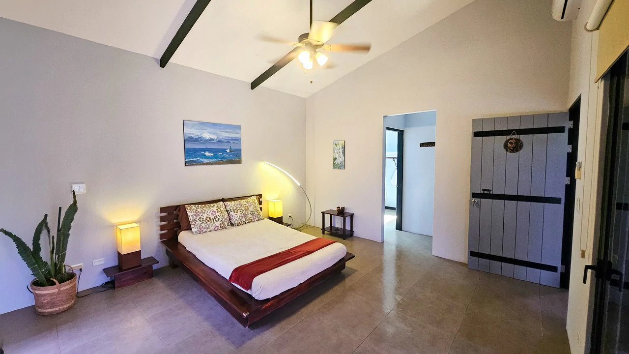 Beautiful Casa Irina, with pool and large yard: Close to the beach in tranquil Monterrey! - Gallery image 9