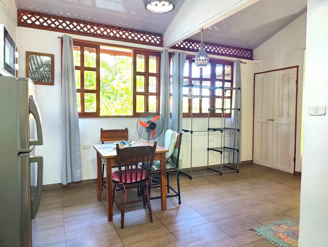 Charming 6 Bd/5 Ba Multi-Unit Rental Property - A Versatile Investment Opportunity - Gallery image 7
