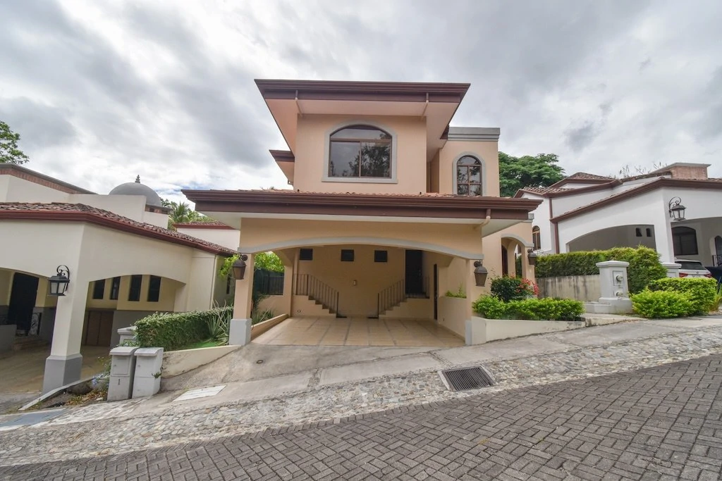 House For Sale in Ciudad Colón
