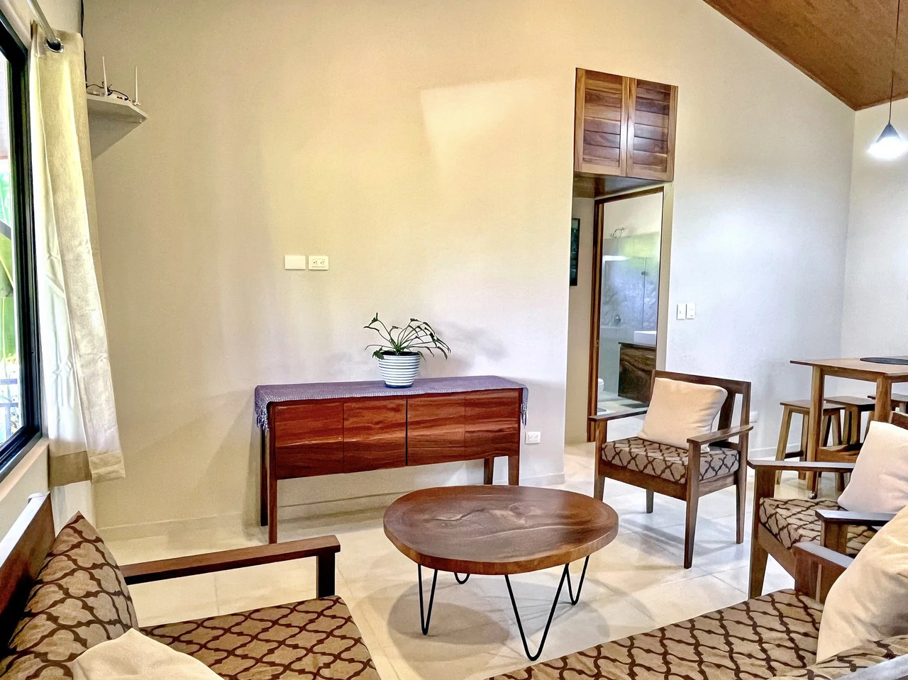.075 ACRES – 2 Bedroom New Construction Home, Walk to the River, 5min to Playa Matapalo, 15min to Dominical!!!! - Gallery image 8