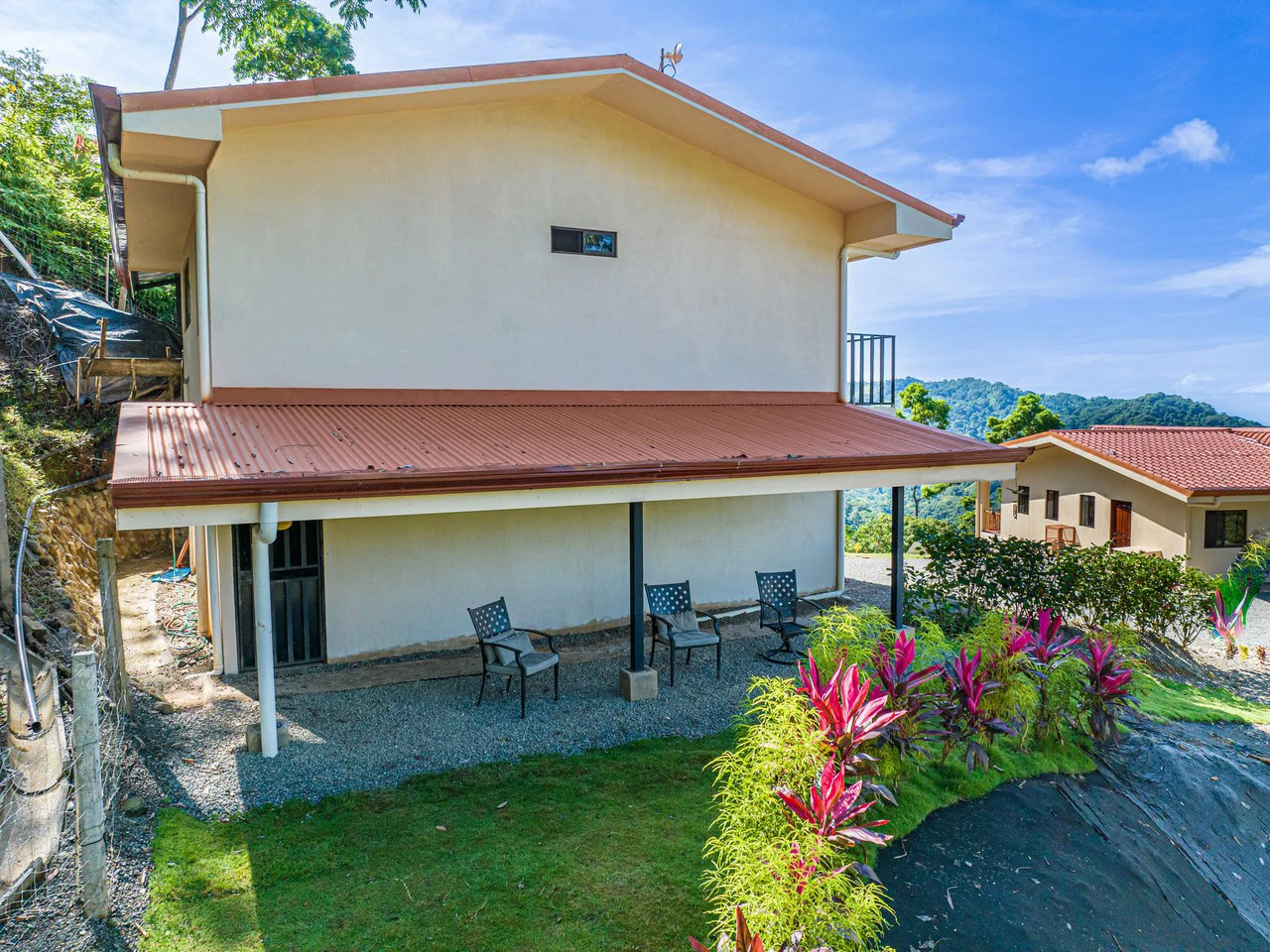 11.25 ACRES- 4 Bedrooms, Two Homes, Panoramic Ocean & Mountain Views With Stream, 30+ Fruit Trees, 40 Minutes to Quepos!!! - Gallery image 11