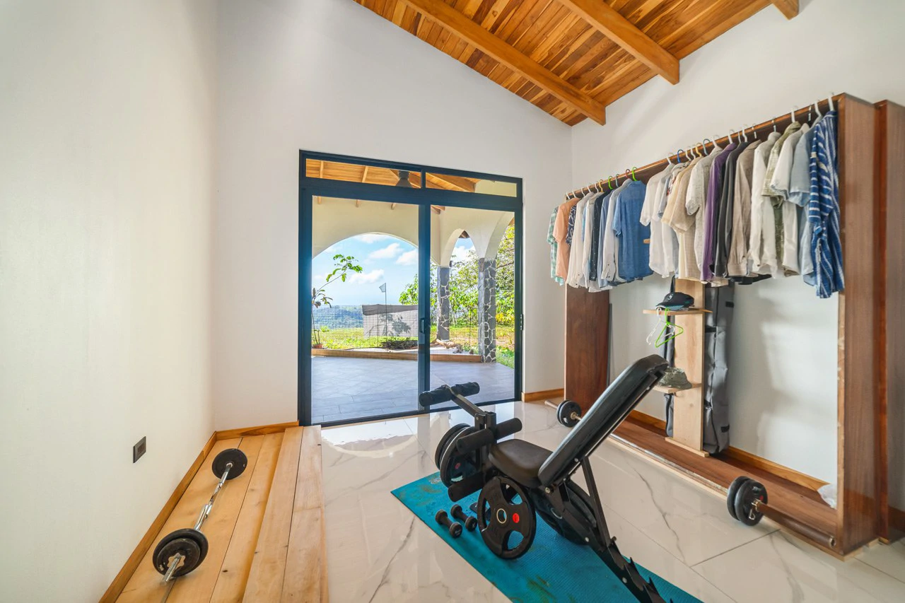 Altos de Socorro: Hilltop Farm with Expansive Ocean Views - Gallery image 12