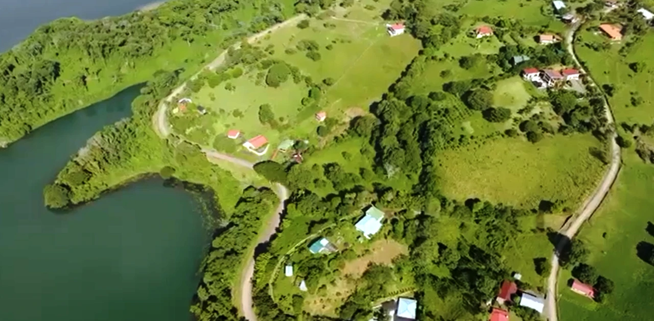 BAHIA PESCADORA: Lakefront and Countryside Home Construction Site For Sale in Nuevo Tronadora - Gallery image 2