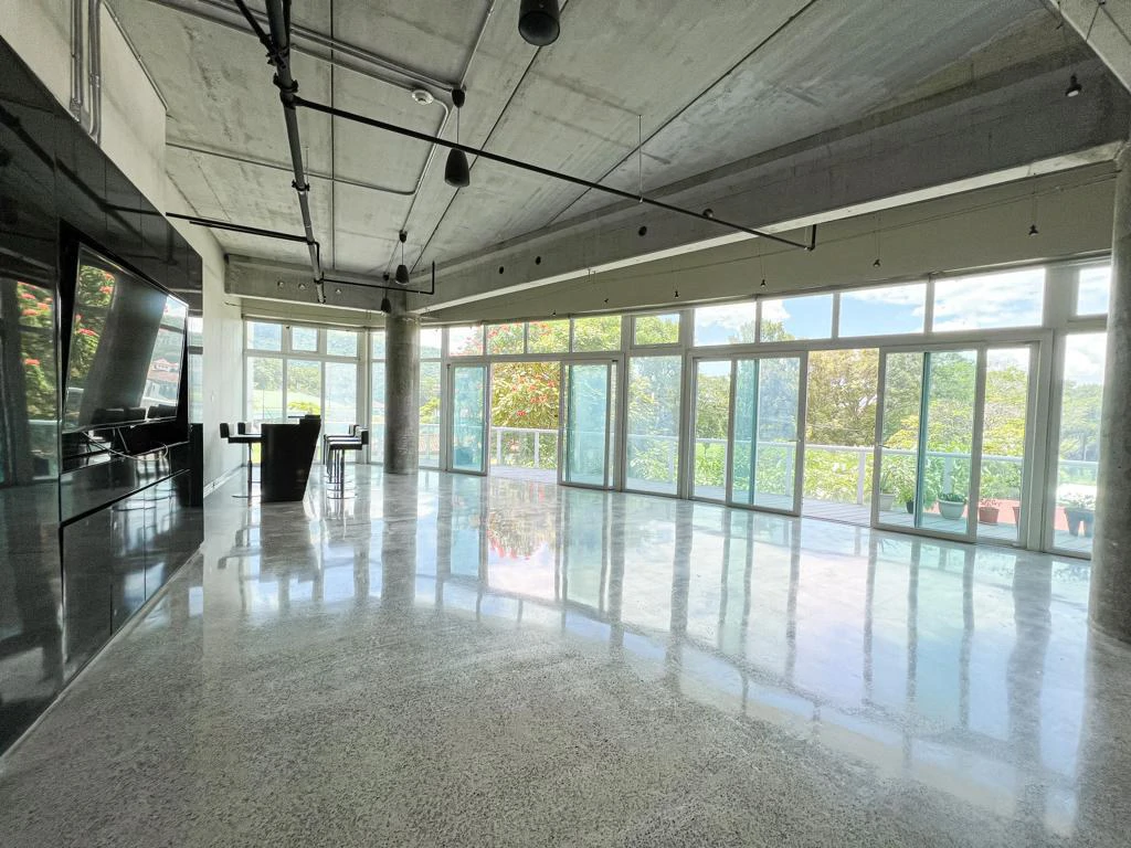 Apartment For Sale in San Rafael