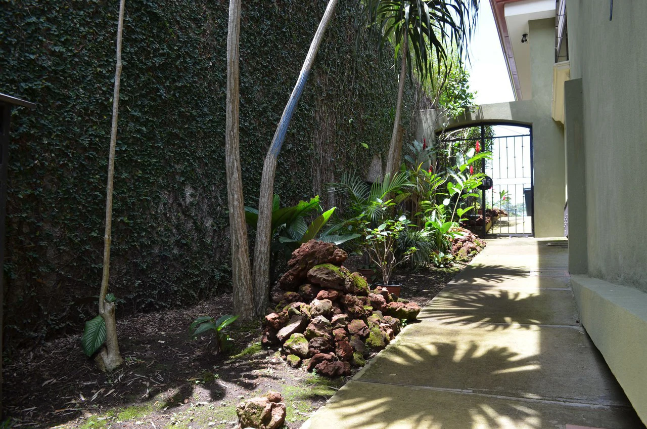 Mountain Condominium For Sale in Ciudad Colón - Gallery image 9