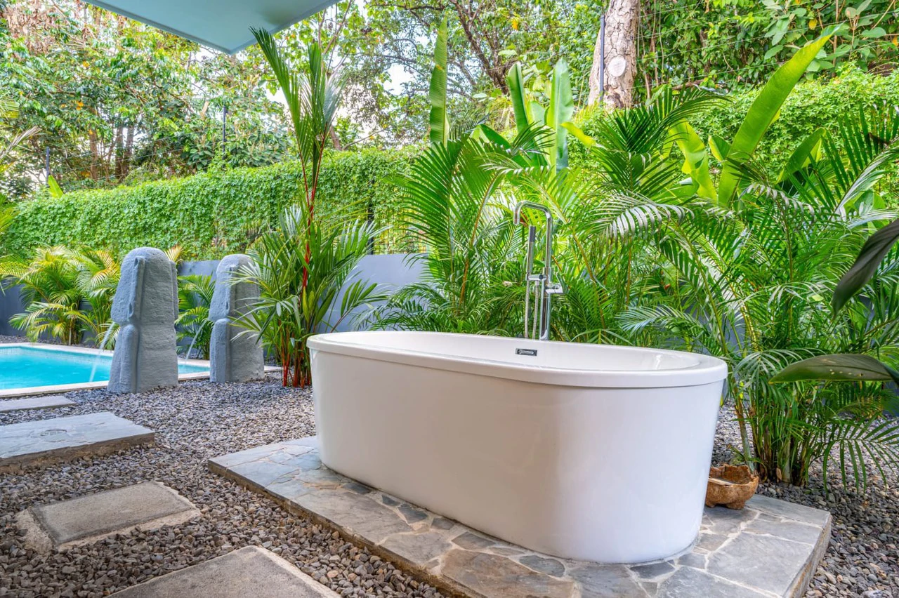 Amazing New Villa Cayman: Solar Powered and Walk to the Beach in Uvita! - Gallery image 54