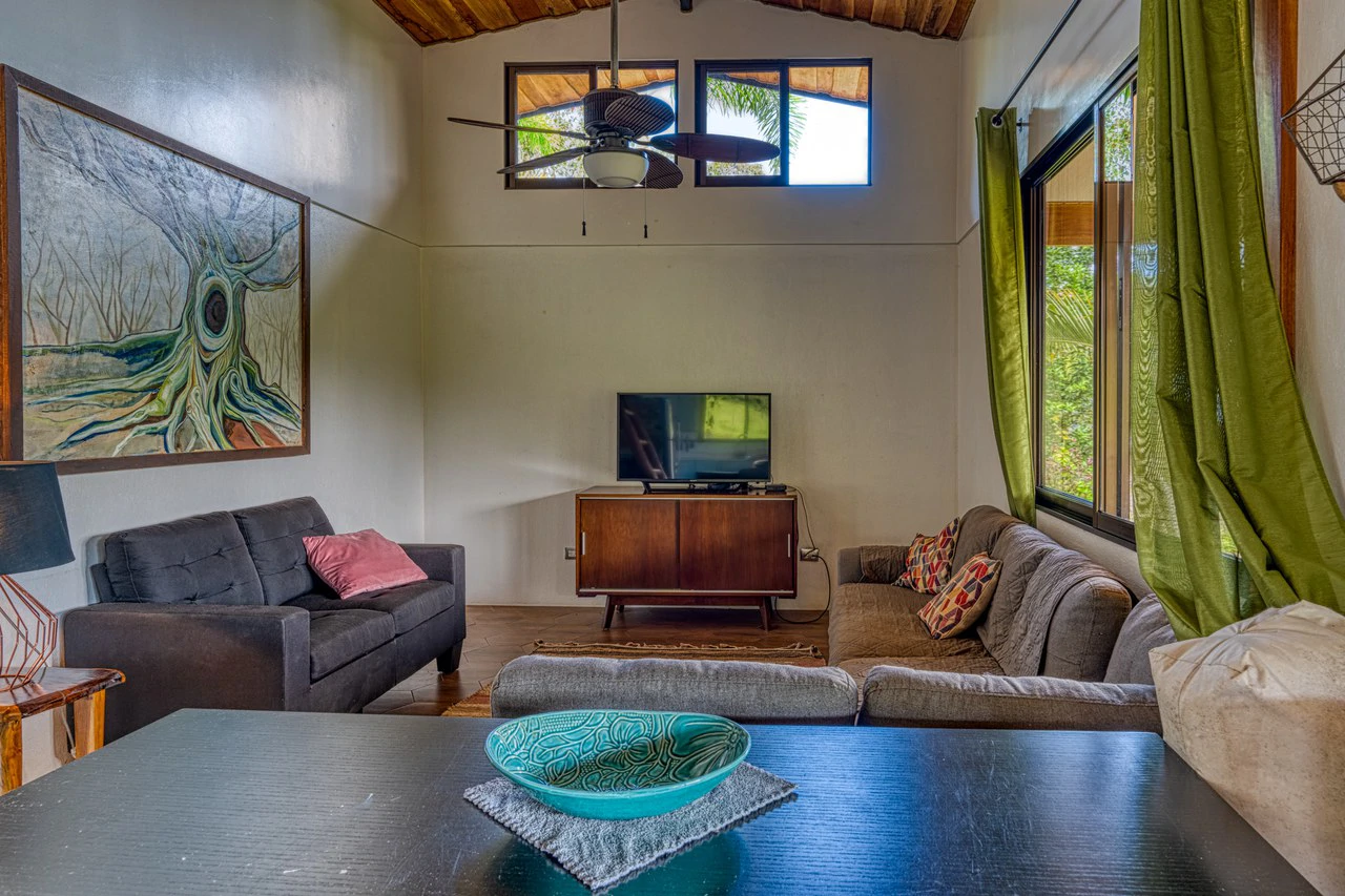 5 Bedroom Mountain Retreat Minutes from the Beach Platanillo Costa Rica - Gallery image 57