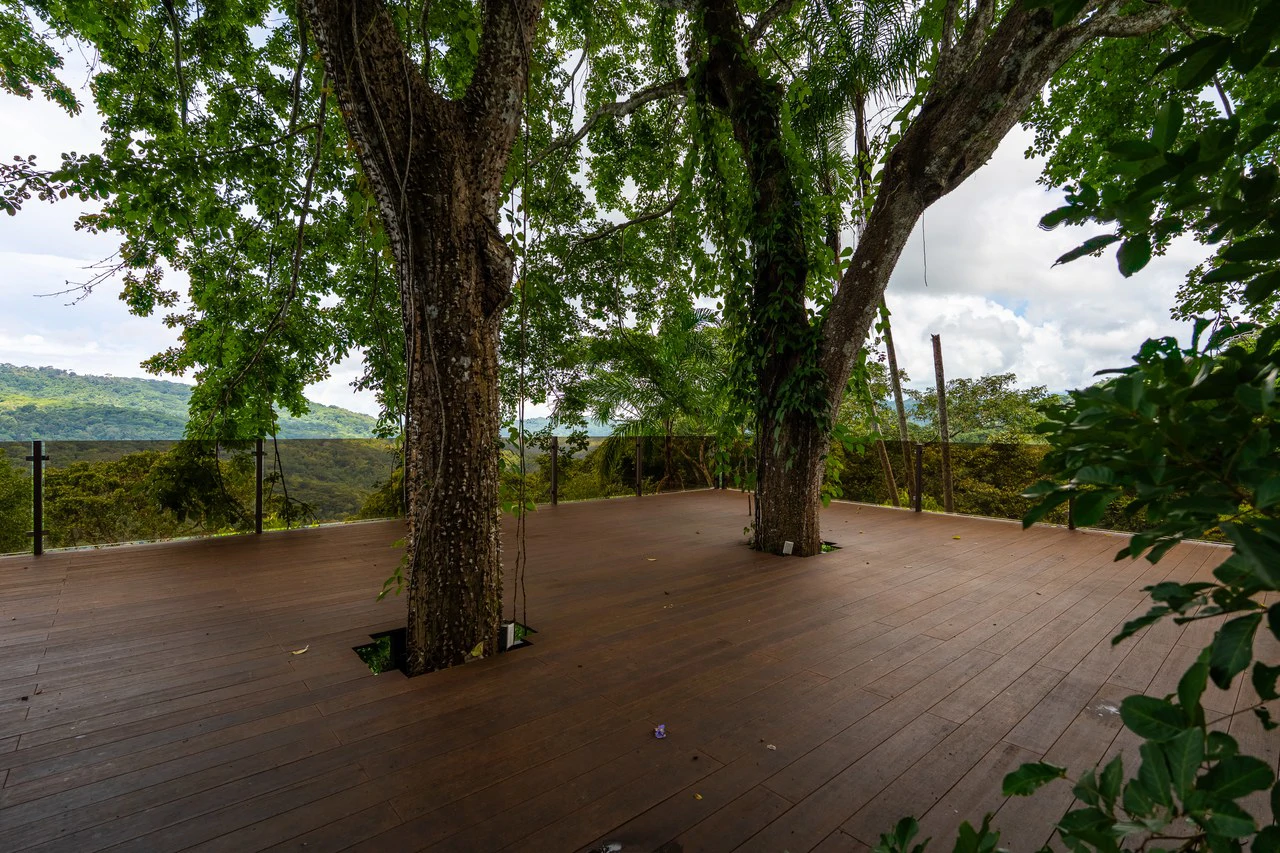 Prime 7.8 Acre Commercial Property with Restaurant for Sale in Costa Rica - Gallery image 31