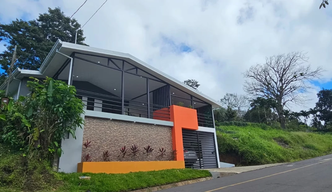 VILLA  AMANDA: Urban Style Home in Rural Setting - Gallery image 3