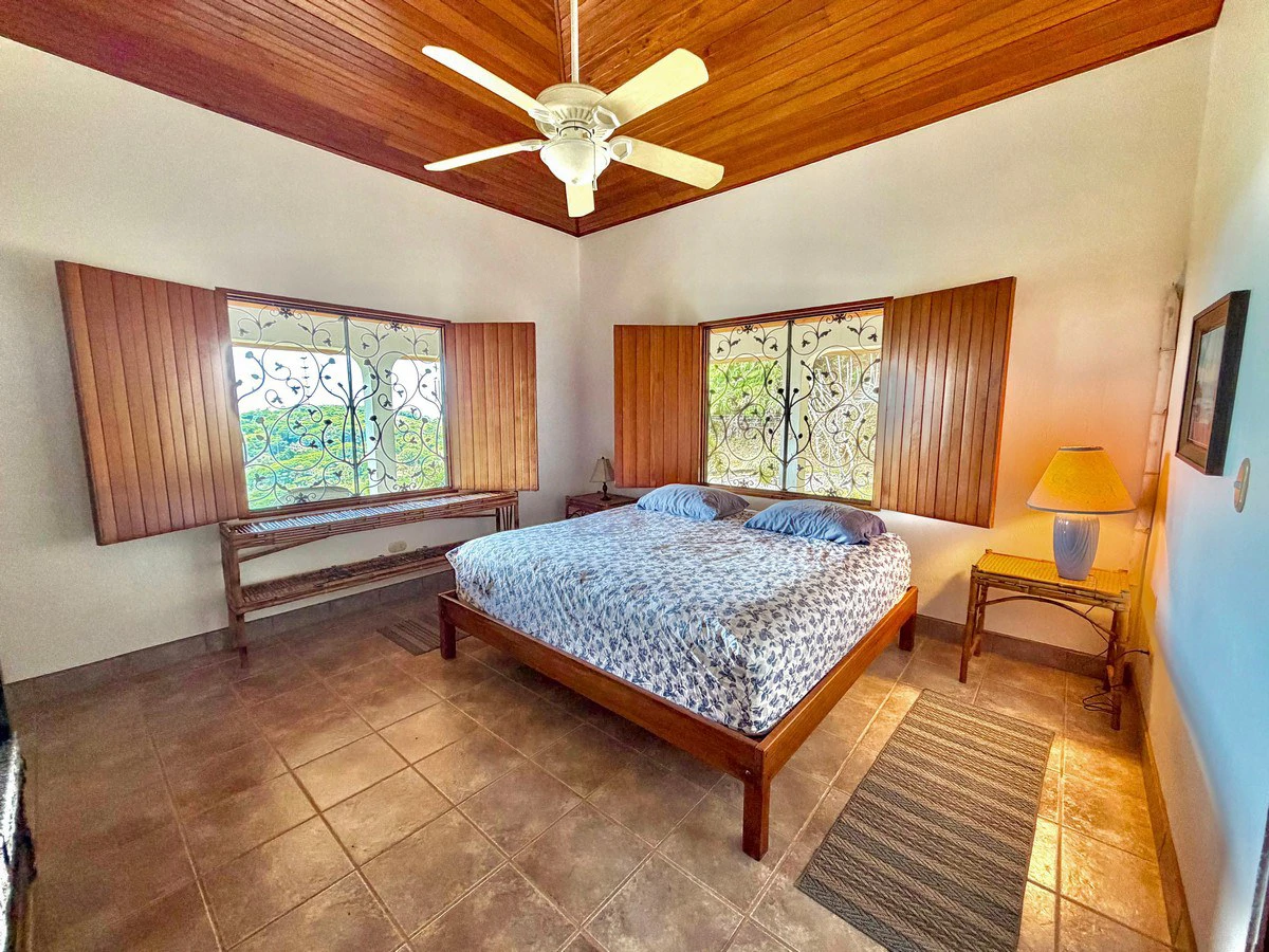 3.64 ACRES - 3 Bedroom Home With Expansive Ocean Views, Multiple Areas to Build, Public Road With Commercial Potential, 10min to the Beach!! - Gallery image 25