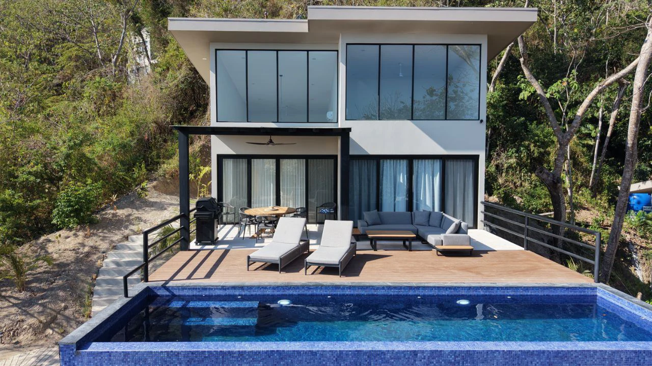 Coco: 3-Bedroom Forest-Side Home Near Playa Pájaros - Gallery image 23