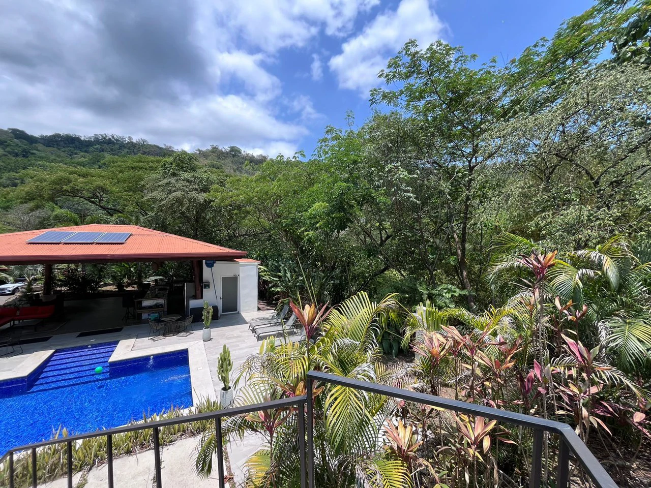 Exclusivity and Nature near the beach. Costa Rica: Large home on a large property near the beach