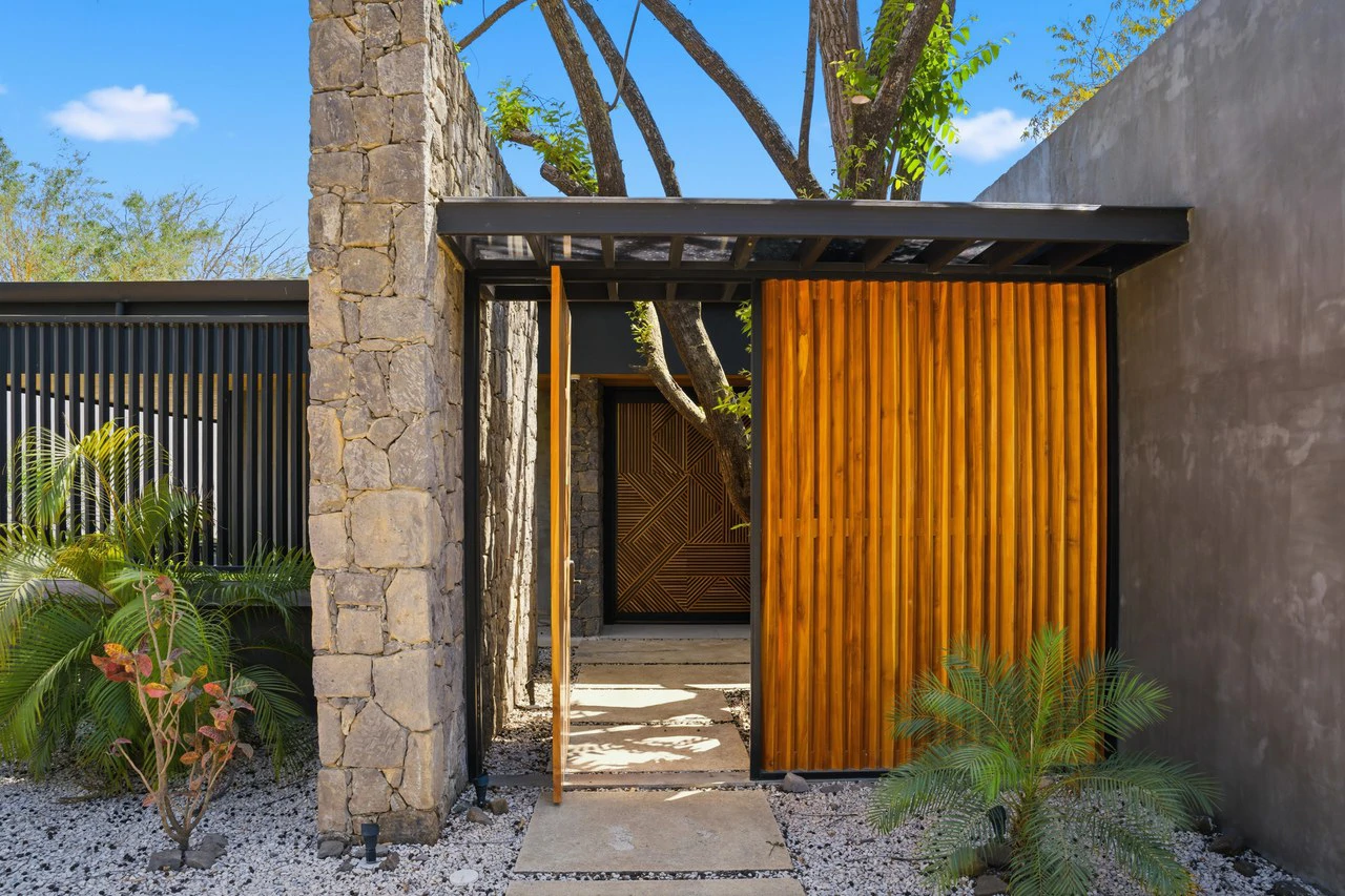 Casa Uchuva: Architectural Harmony of Wood, Stone, and Light - Gallery image 3