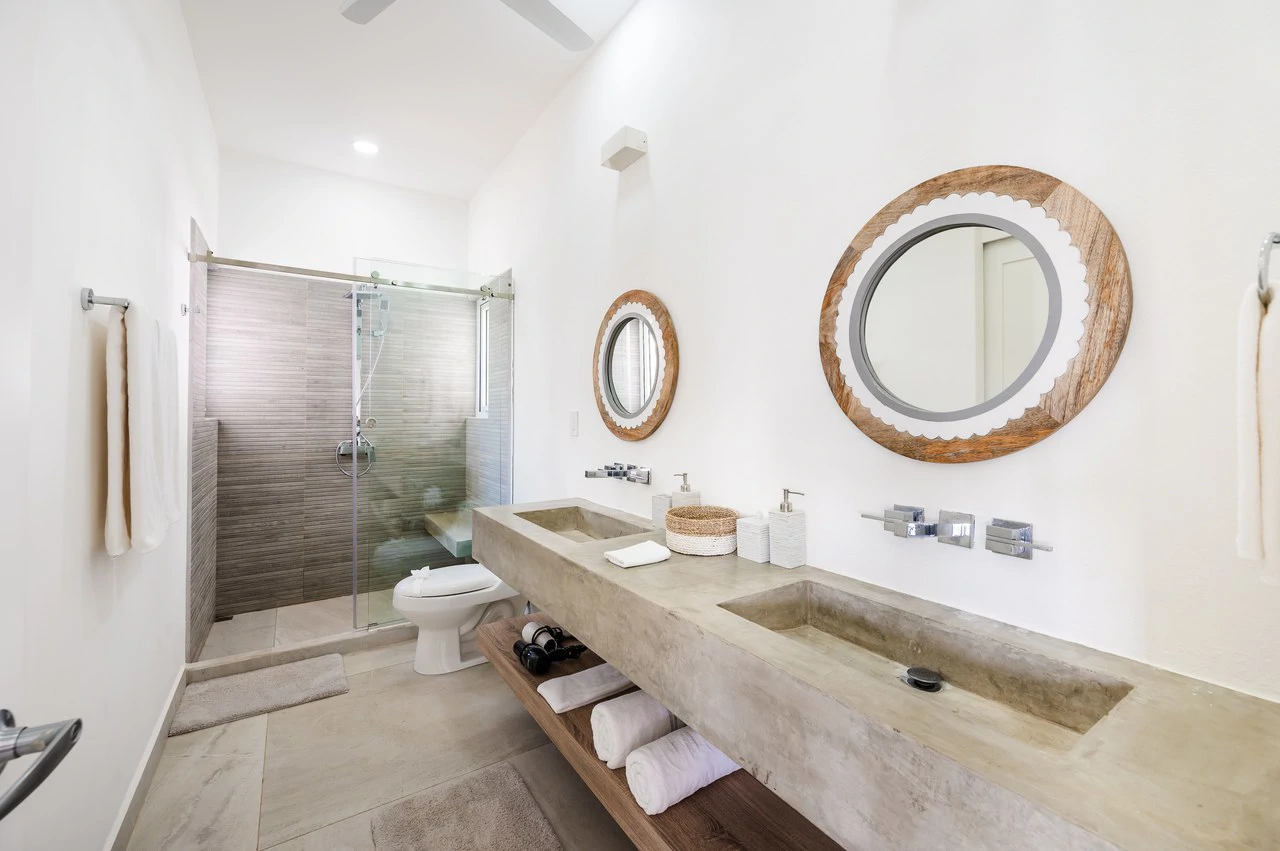 The Enclave: Ultra-Modern 5 Bedroom Villa Located Minutes From the Beach! - Gallery image 29