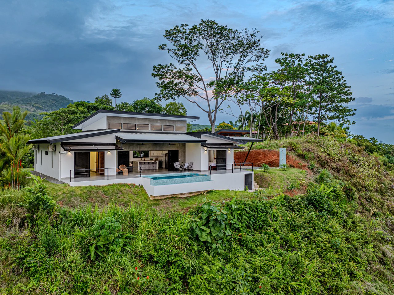 CHONTALES NEW VILLA WITH PANORAMIC OCEAN AND MOUNTAINS VIEWS: Mountain Villa For Sale in Ojochal - Gallery image 45