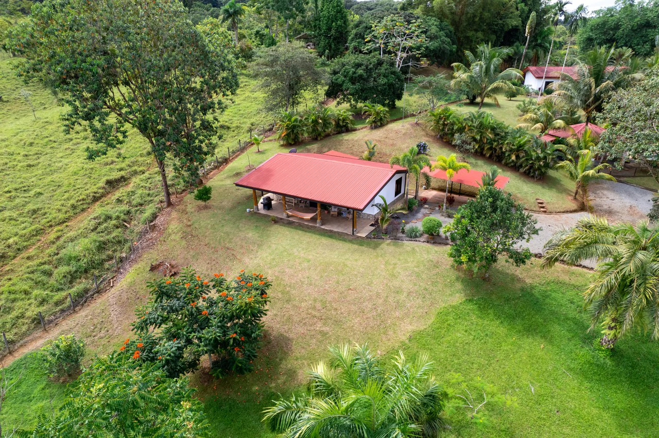 5 Bedroom Mountain Retreat Minutes from the Beach Platanillo Costa Rica - Gallery image 4