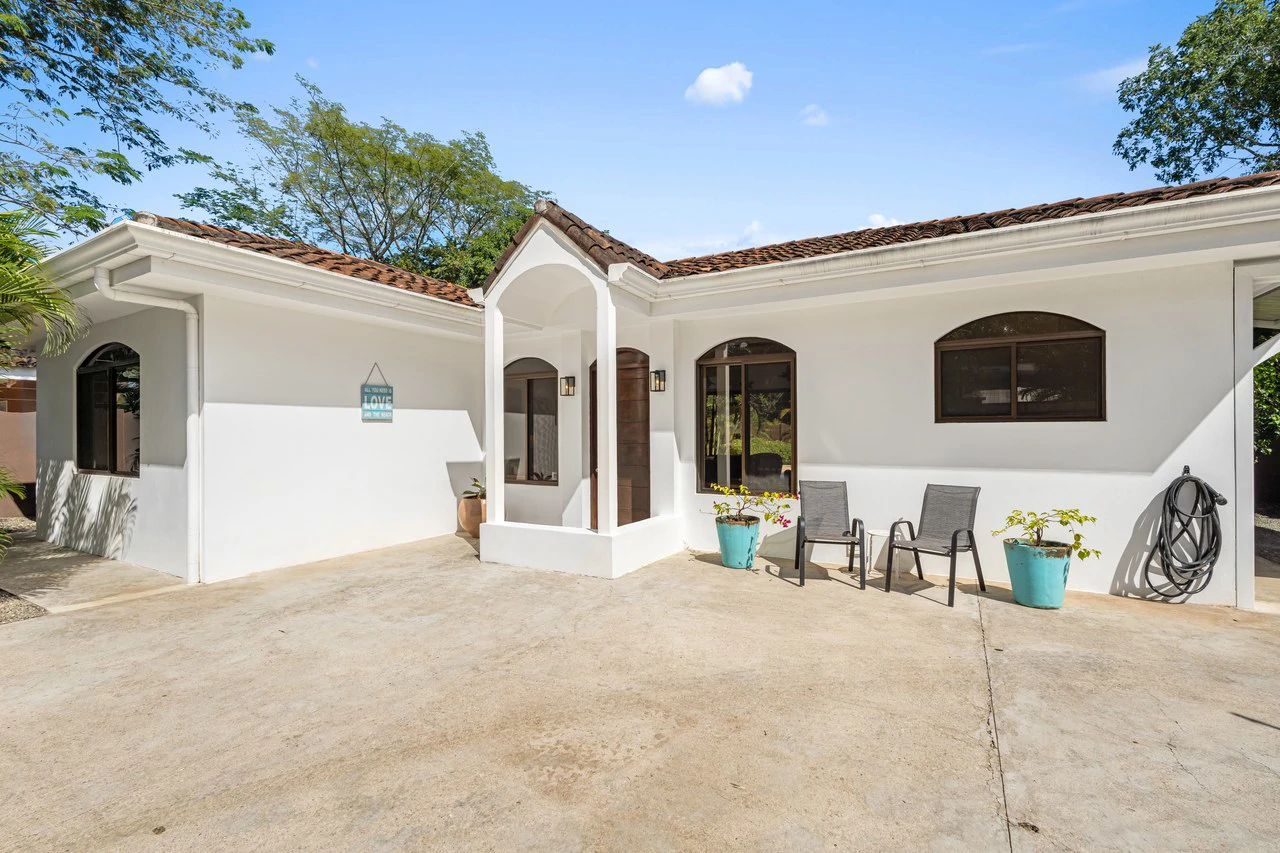 Casa Suerte: Modern 2-Bedroom Tropical Home with Pool Near Playa Potrero and Flamingo Marina - Gallery image 21