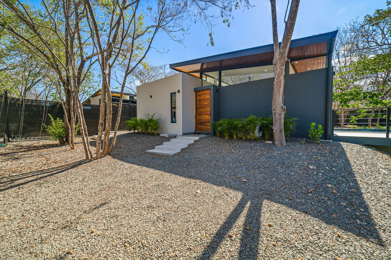 Casa Almendro: Contemporary 3BR Home - Gallery image 7