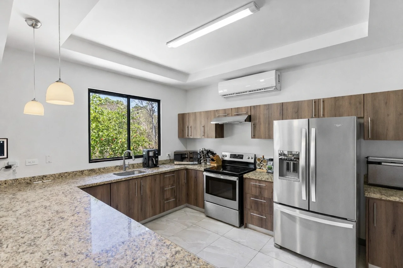 Modern-Style Home with Pool in Gated Community Near Tamarindo - Gallery image 9