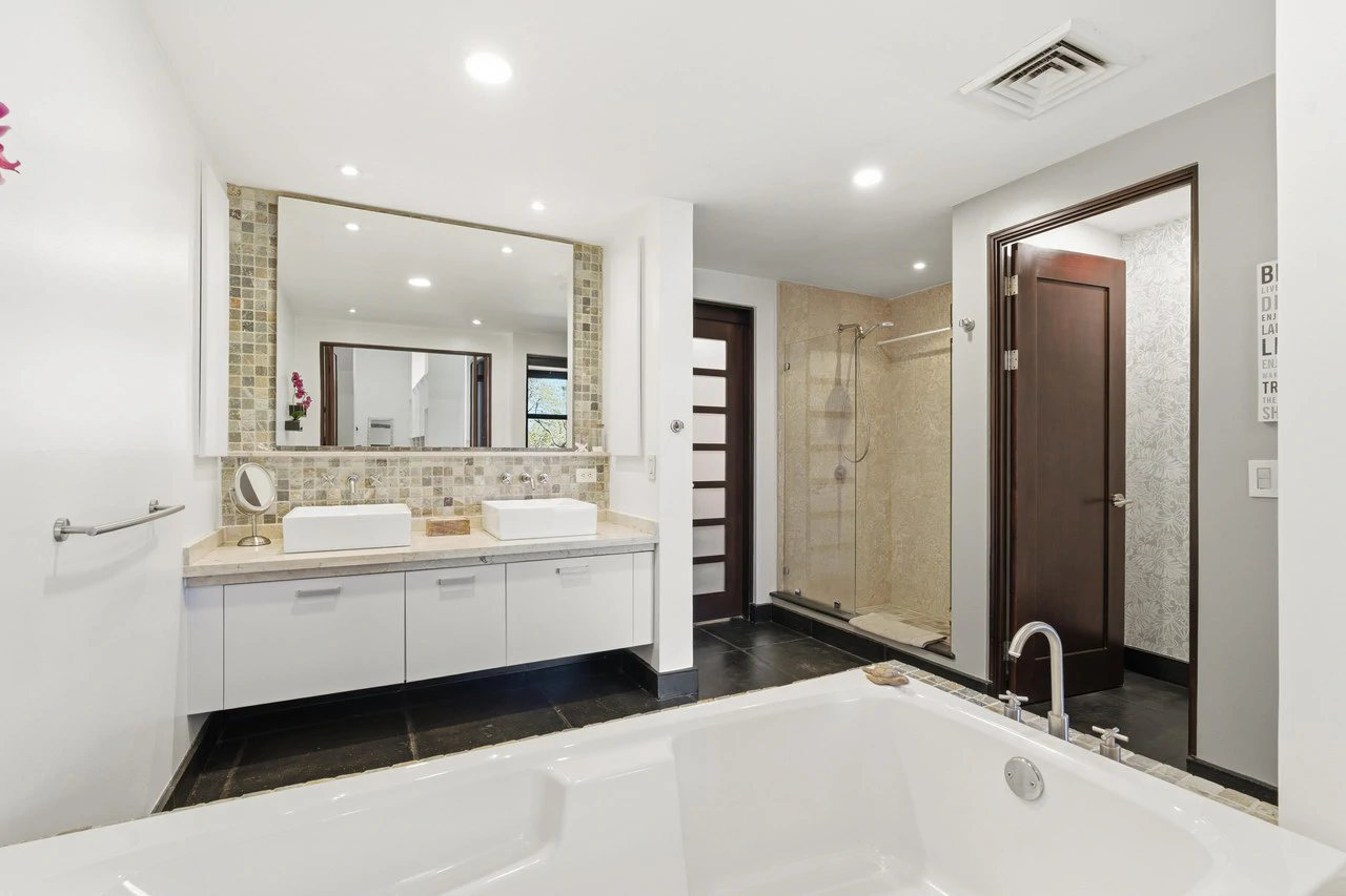 La Perla 113: Boutique Luxury Condo in the Heart of Tamarindo - Gallery image 15