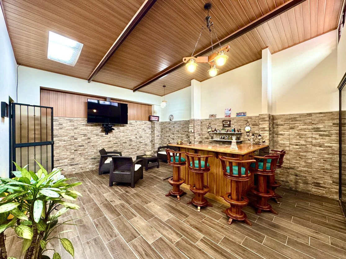 Residencial Los Crotos: Spacious 100% Concrete Home for Sale San Pablo de Heredia - Gallery image 4