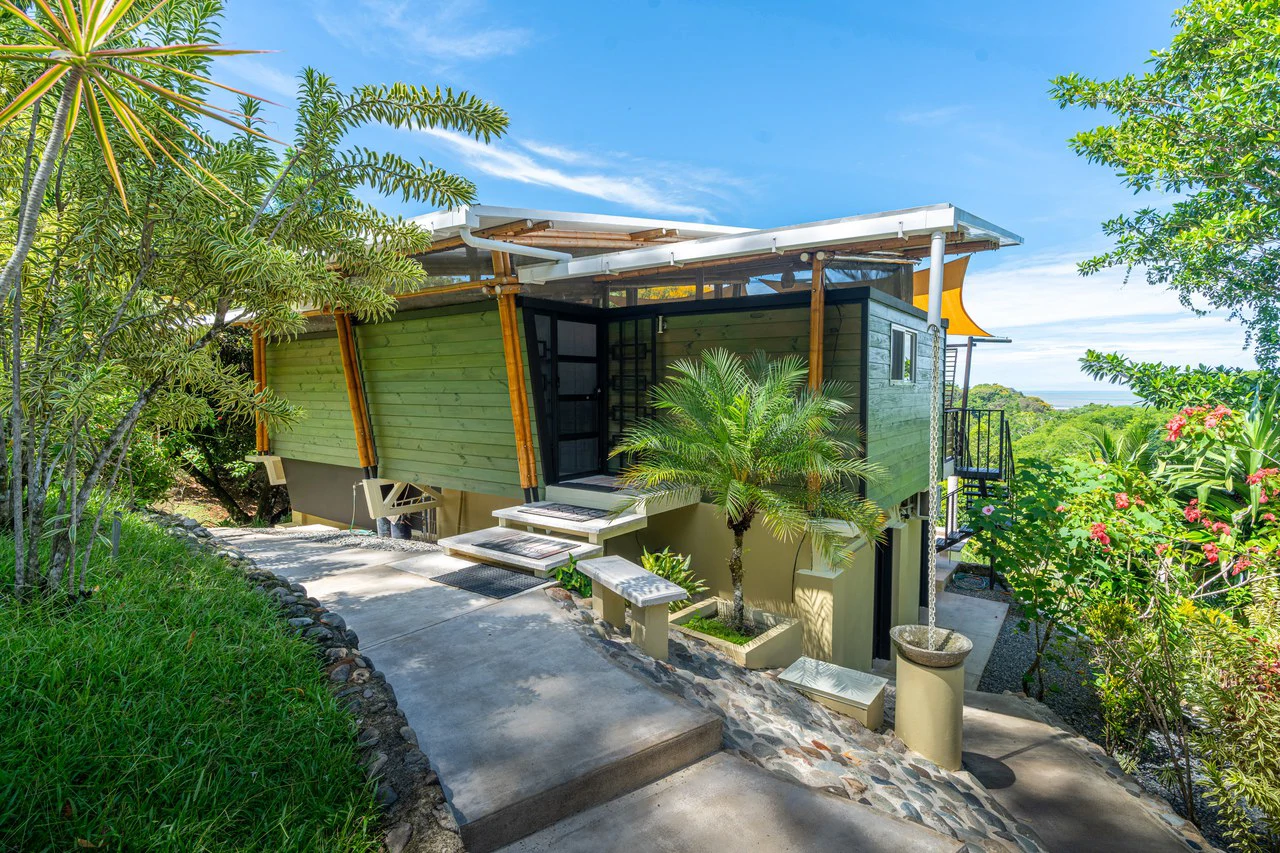 Casa Chiquita: Ocean View Retreat in the Heart of Ojochal – 3 Bed, 3 Bath with Pool, Fruit Trees & Prime Location - Gallery image 10