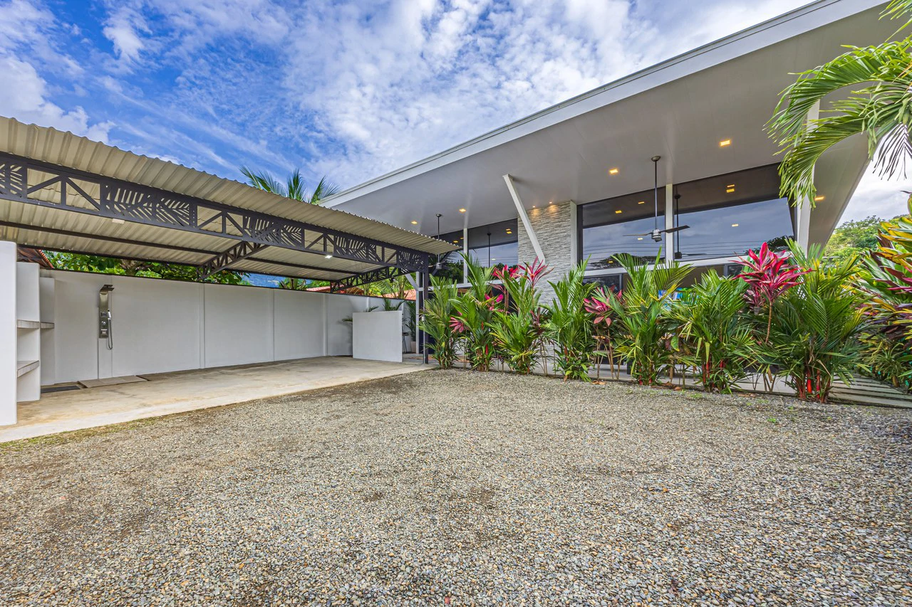 Elegant Tropical Home | 5 Minutes from Marino National Park: Near the Coast House For Sale in Bahía Ballena - Gallery image 64