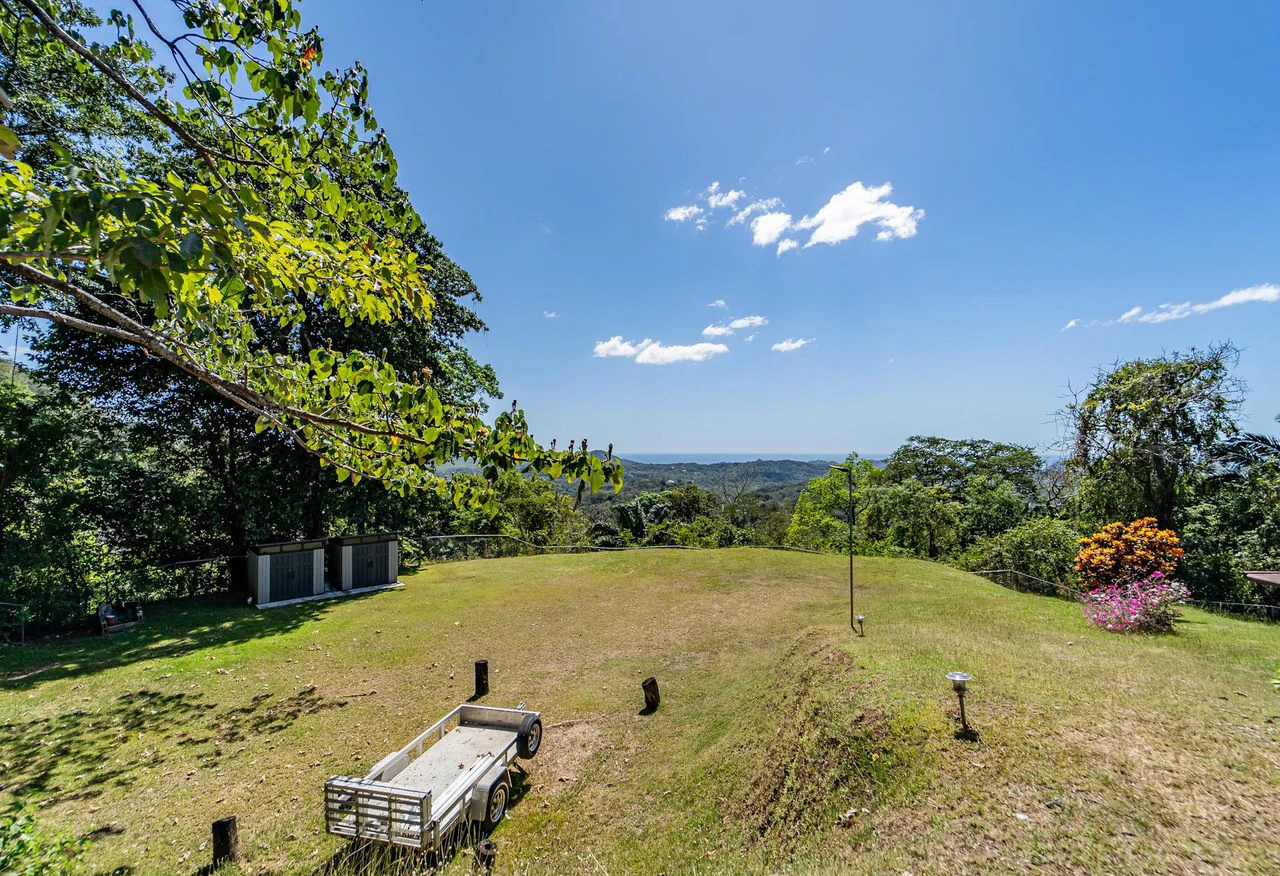 Casa Jardin: Ocean View SFH with Guest House and Extra Lot - Gallery image 5