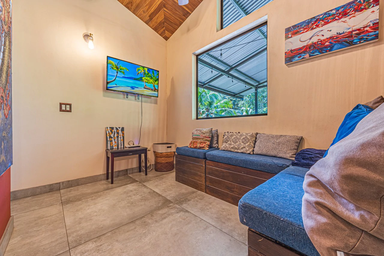 Tropical Hideaway – 7 Acres of Secluded Riverfront with a 3-Bedroom Home: Mountain House For Sale in Bahía Ballena - Gallery image 14