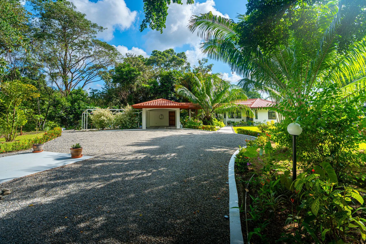 Villa Allamanda: Privacy Galore, Ocean, Jungle and Mountain Views - Gallery image 22
