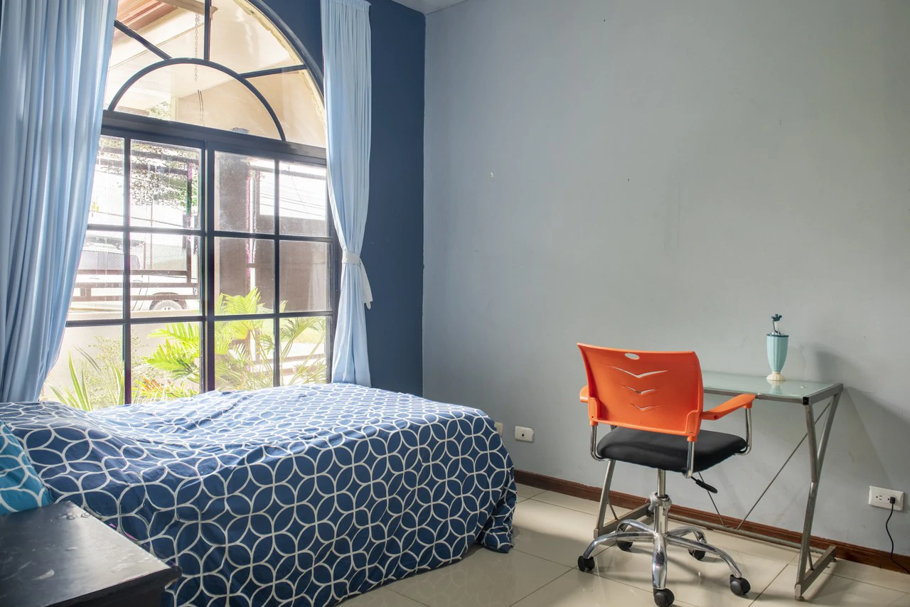 Costa Rican Gem: Spacious 4BR Home with Fruit Trees, Fully Furnished: House For Sale in Pedregoso - Gallery image 6
