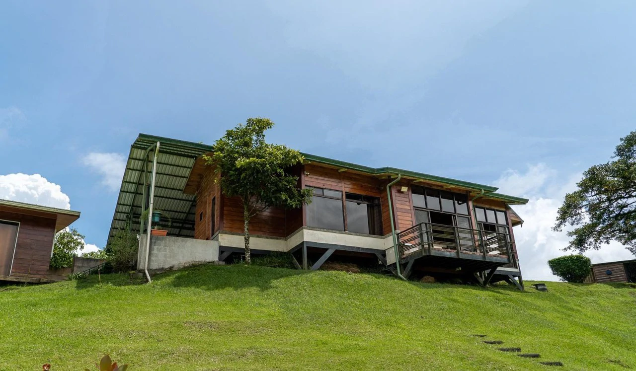 For Sale – Exclusive Property with Panoramic Views and Commercial Potential