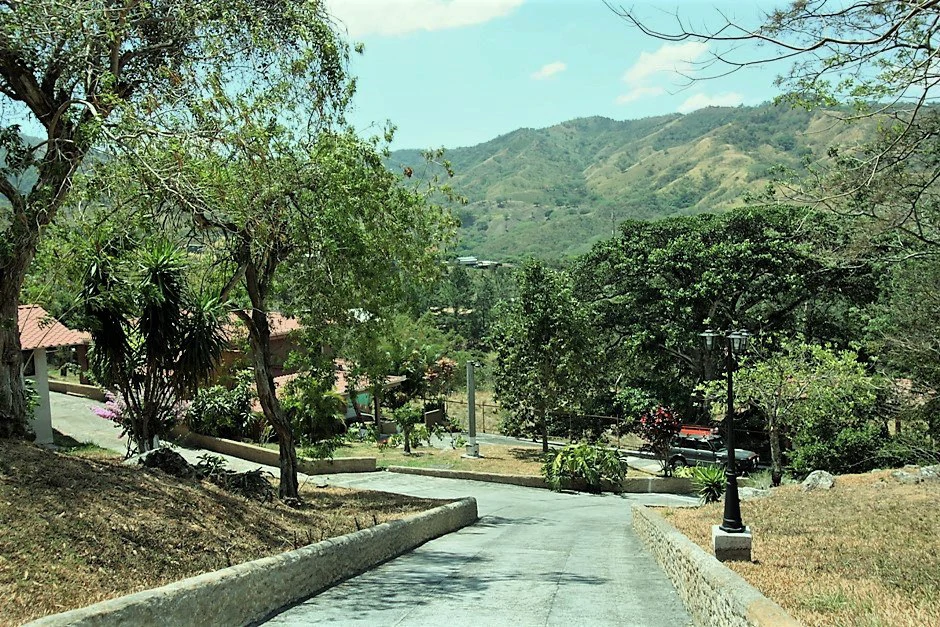 Family-Focused Complex with Four Residences - Gallery image 11