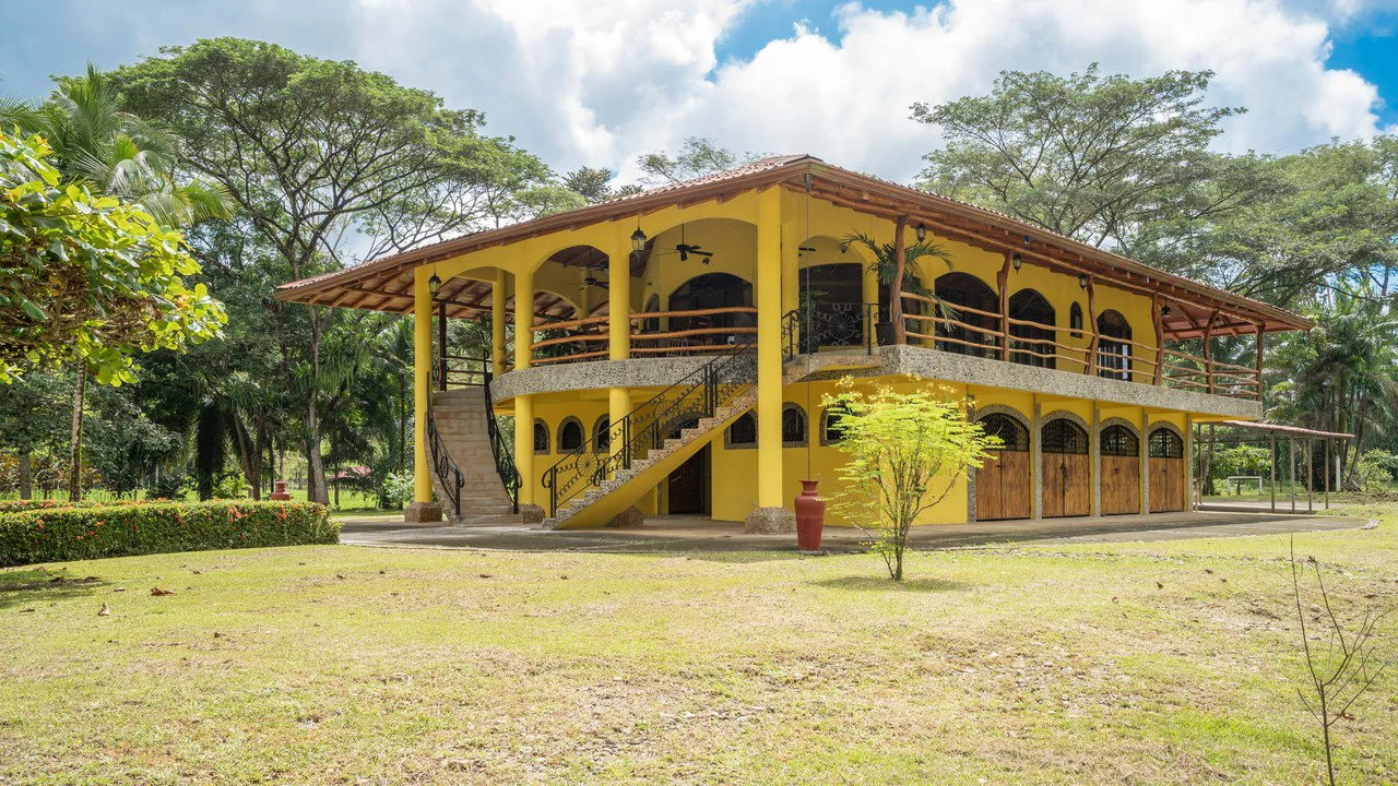 Stunning Tropical Home in Gated community with Hundreds of fruit trees: Mountain House For Sale in Naranjito - Gallery image 45