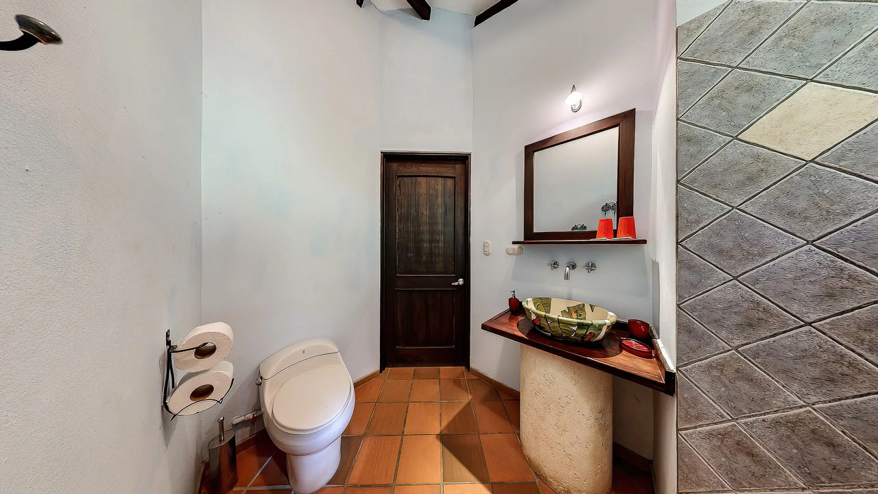 A TRANQUIL HAVEN: PRIME INVESTMENT OPPORTUNITY IN UVITA'S LUSH RIVER ENCLAVE: Mountain Hotel/Resort/Hostel For Sale in Uvita - Gallery image 17