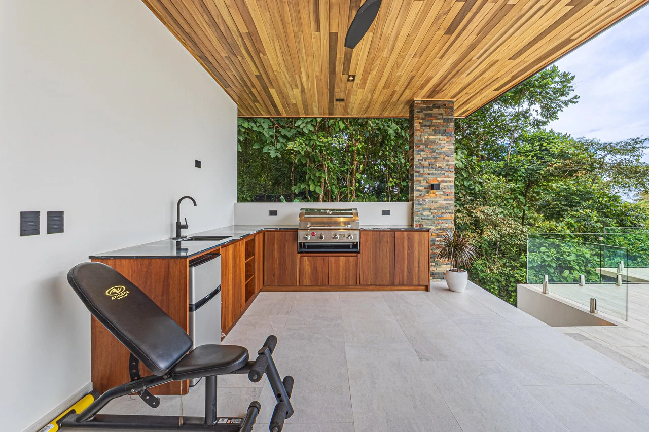Casa Koules: Architectural 5-Bedroom Oceanview Estate in Prestigious Costa Verde Estates - Gallery image 37