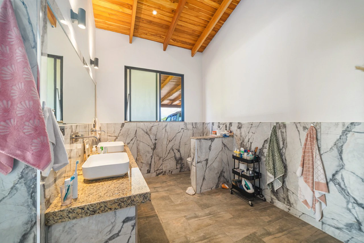 Altos de Socorro: Hilltop Farm with Expansive Ocean Views - Gallery image 11