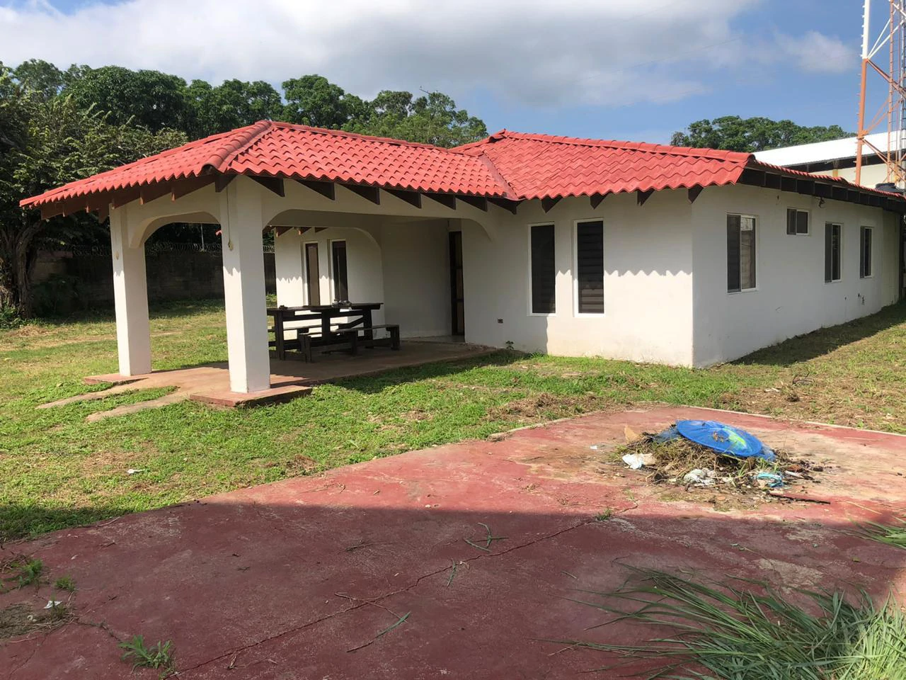 Large Commercial House, in front of Inter-American Highway and Mall in Liberia - Gallery image 4