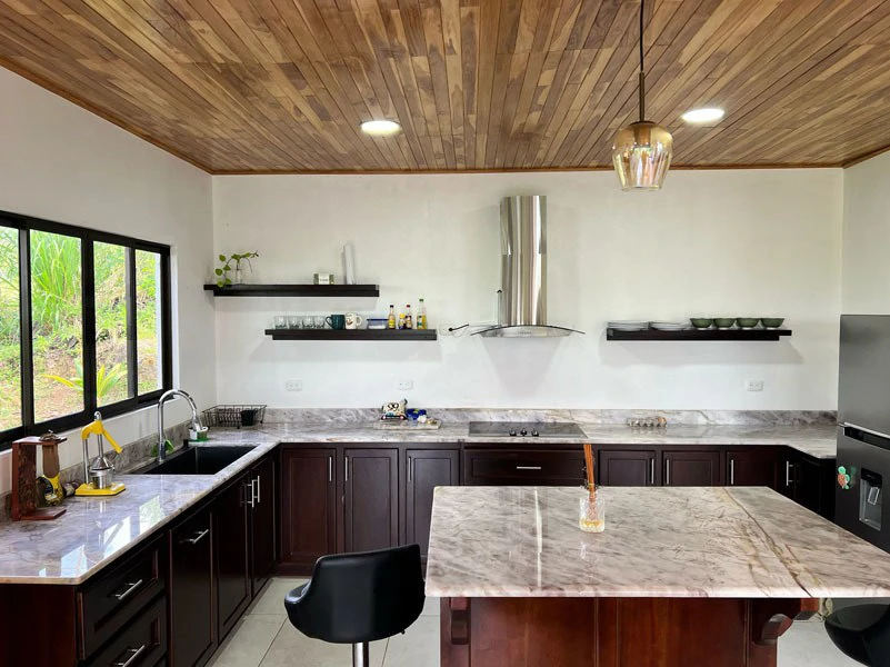 Stunning 3-Bed, 3-Bath Home with Ocean & Mountain Views in Tinamaste - Gallery image 12