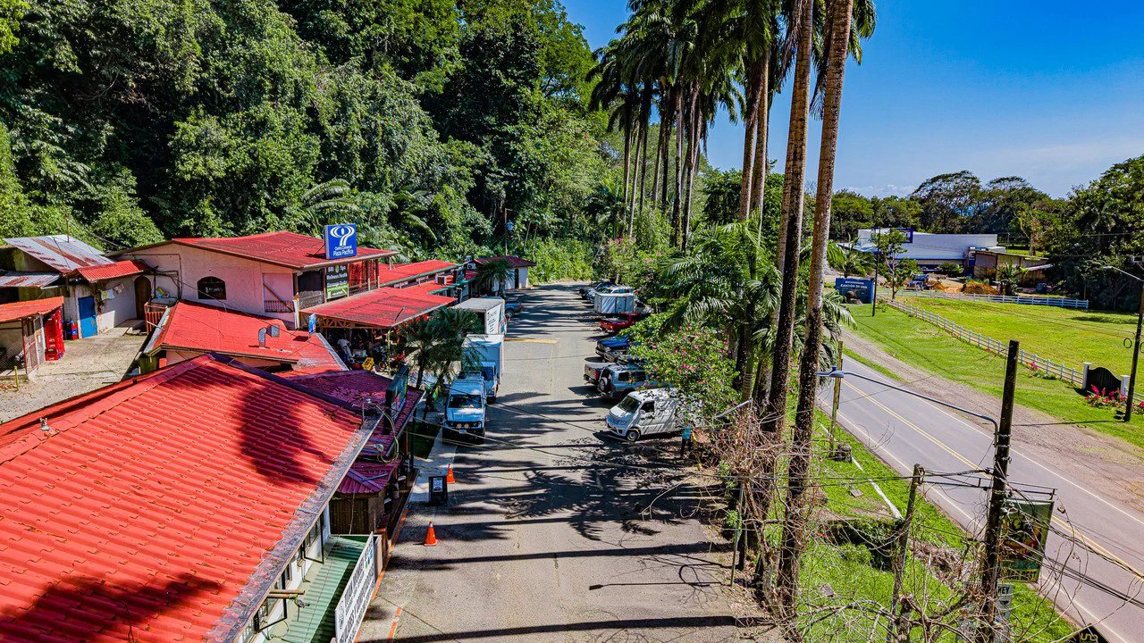Prime Commercial Plaza for Sale in Playa Dominical - Gallery image 4