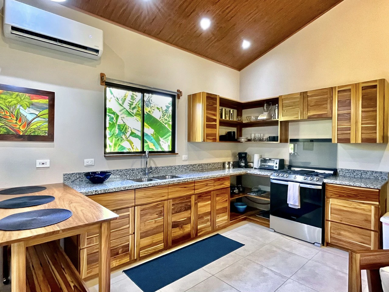 .075 ACRES – 2 Bedroom New Construction Home, Walk to the River, 5min to Playa Matapalo, 15min to Dominical!!!! - Gallery image 10