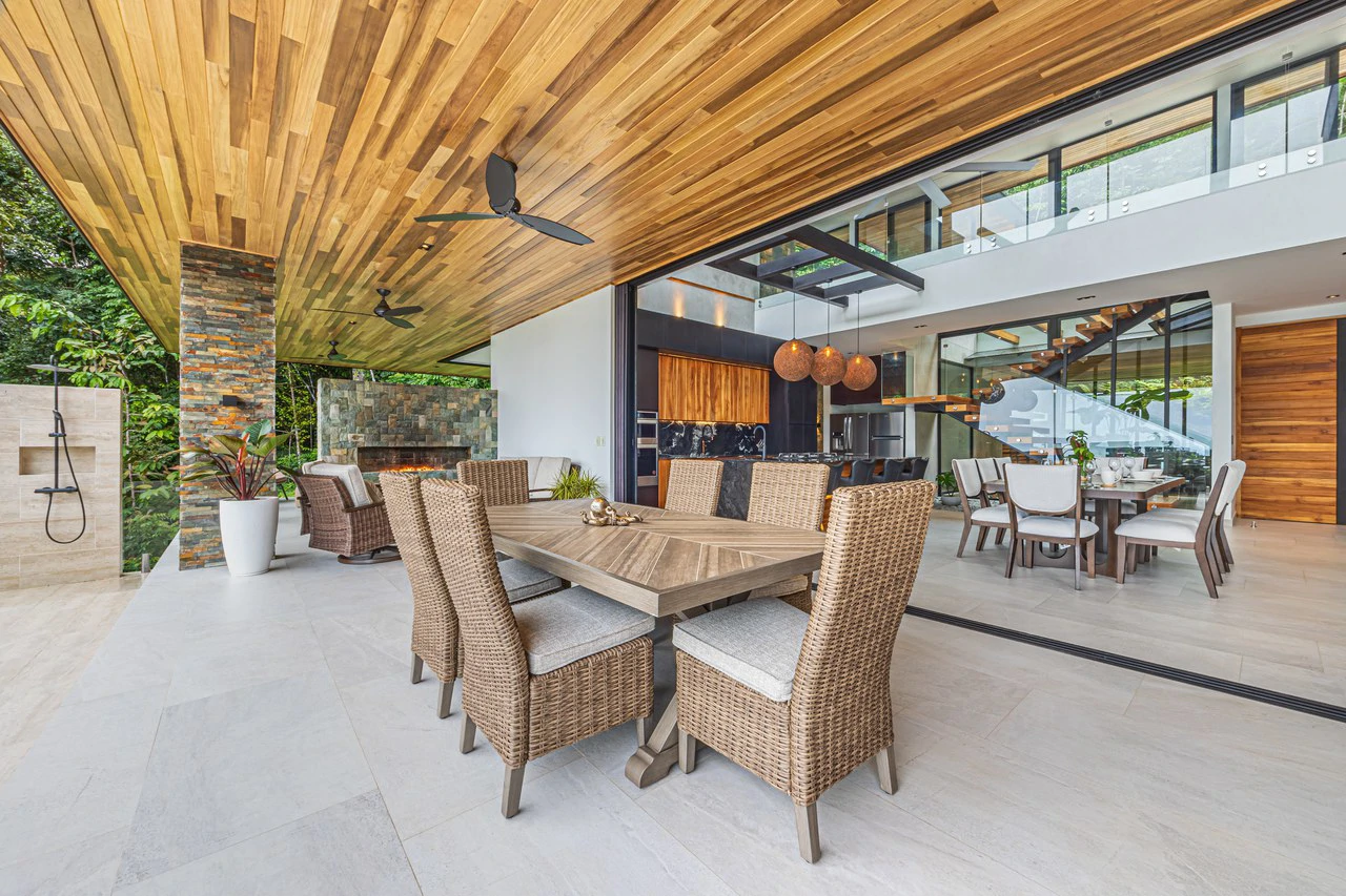 Casa Koules: Architectural 5-Bedroom Oceanview Estate in Prestigious Costa Verde Estates - Gallery image 38