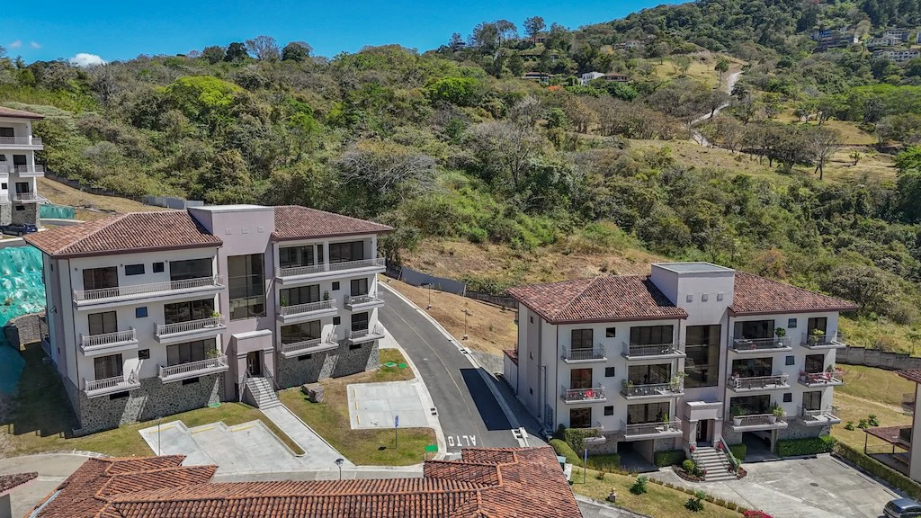 Apartment For Sale in Santa Ana